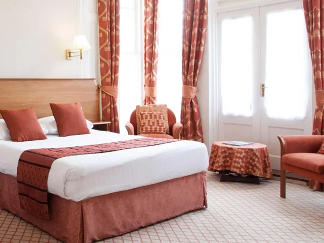 غرفة بسرير مزدوج أو سريرين منفصلين بإطلالة على البحر، Tlh Toorak Hotel 2/3