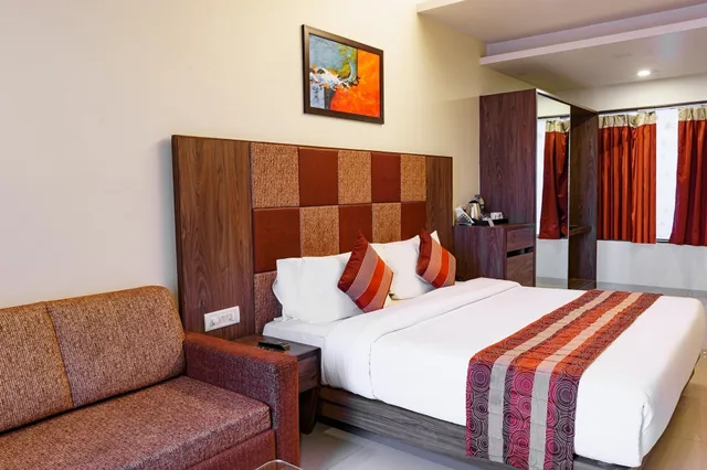 1 Bedroom, Royal, Duplex, King Bed, Valley View, Balcony، Valley View Beacon Resort, Mahabaleshwar 5/5