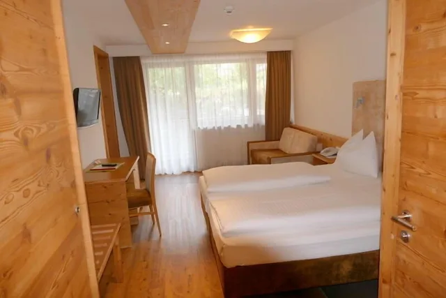 جناح عائلي بإطلالة على الجبل بغرفتي نوم مع أريكة، Hotel Gasthof Mitteregger 2/5