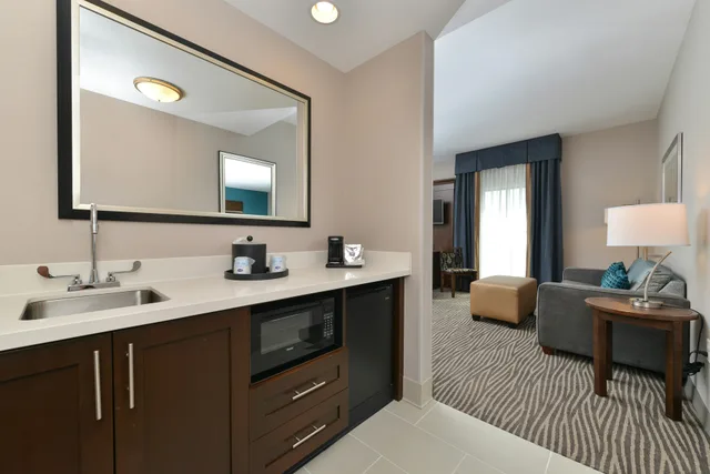 استوديو بسرير كينج بإطلالة على النهر، Hampton Inn Suites Des Moines Downtown 4/4