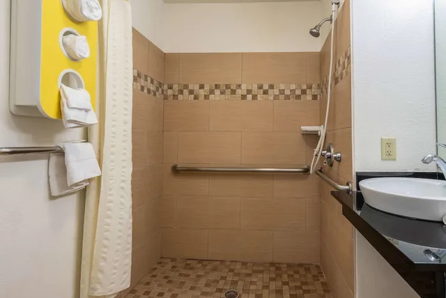 غرفة قياسية بسرير كينج للمدخنين، Motel6 Rocky Mount, NC 8/10