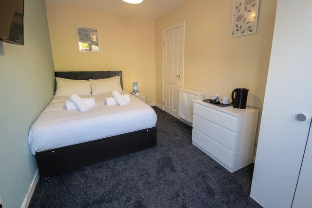 Basic, Double Bed, Irvine Riverside Guesthouse by Payman Club 6/10