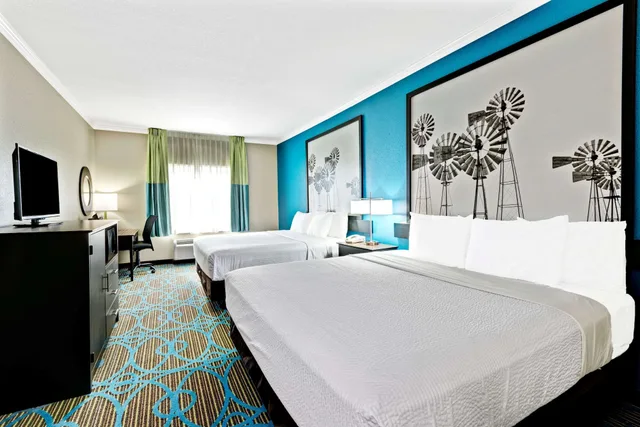 Room, 2 King Beds, Super 8 By Wyndham San Antonio/Alamodome Area 6/10