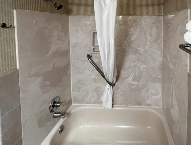 Room, King Bed, Accessible, Quality Inn & Suites Grants I-40 3/3