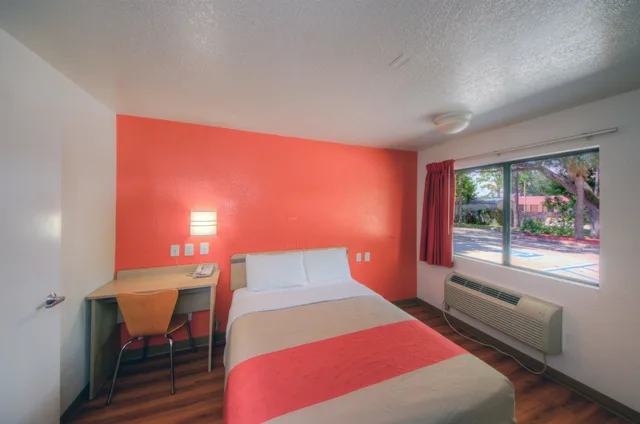 Standard, Queen Bed, Accessible, Motel6 Bradenton, FL 2/10