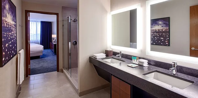 غرفة بسريرين كوين بإطلالة على المدينة، Hyatt Regency 2/2