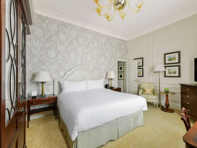 غرفة عائلية بسرير كينج وسريرين مزدوجين بغرفتي نوم، The Savoy Hotel 3/9