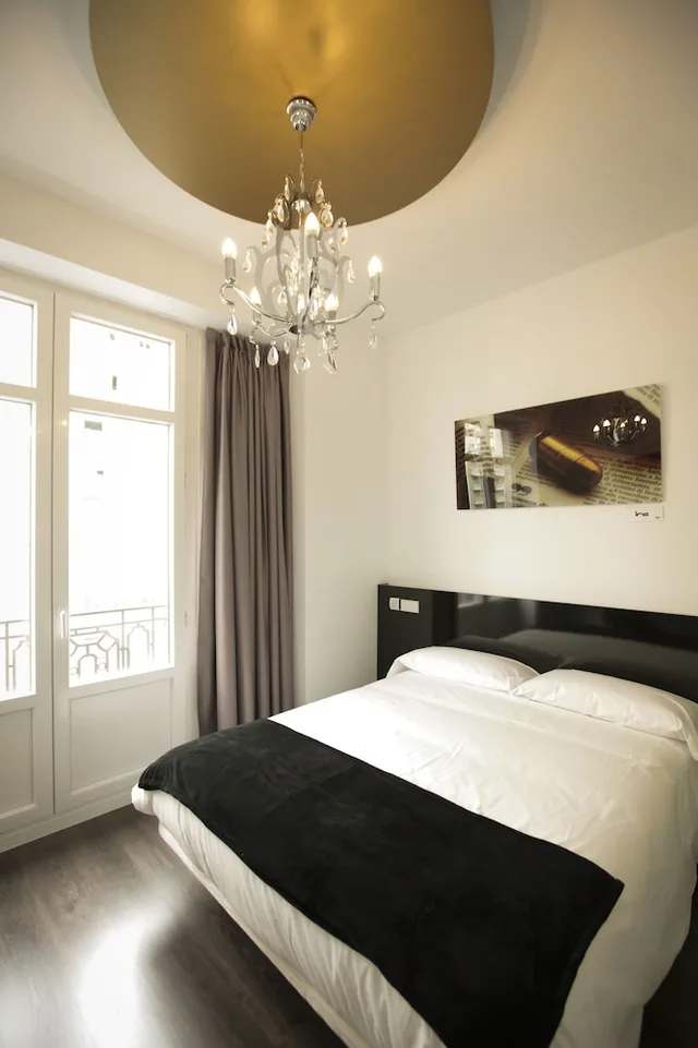 Room, Single, Double Bed, Vitium Urban Suites 2/10