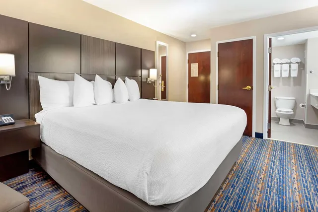 غرفة بسرير كينج، Best Western Plus Fairfield Hotel 4/5
