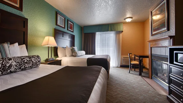 غرفة قياسية بسريرين كوين، Best Western Plus Bayshore Inn 8/10