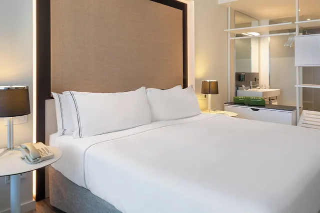 Melia, Queen Bed, Sea Front، Melia South Beach 3/6