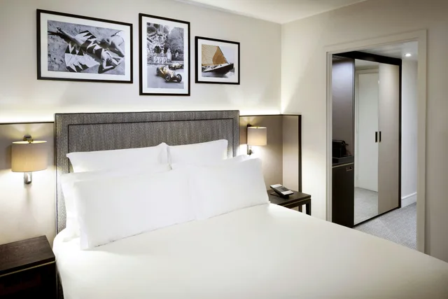 جناح بسرير كوين في الطابق العلوي، Columbus Hotel Monte-Carlo, Curio Collection by Hilton 2/2