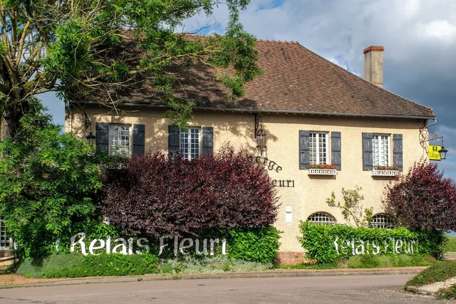 HOTEL LE RELAIS FLEURI، أوكسار 7/50