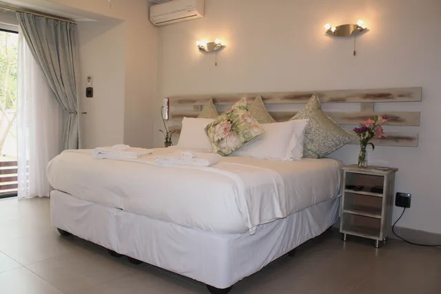 جناح فاخر بسرير كينج مع أريكة، Vineyard On The Hill Guest House 2/10