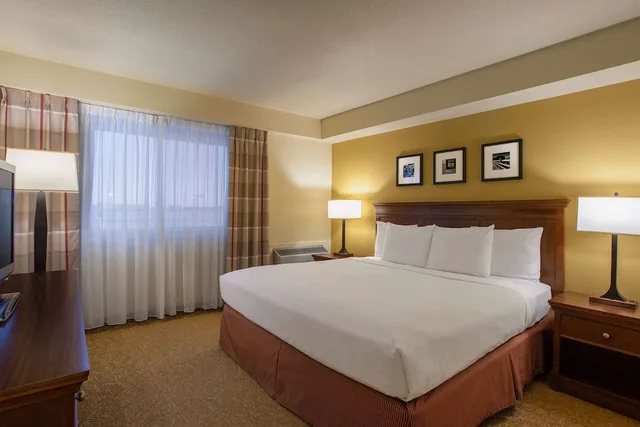 جناح بسرير كينج بغرفة نوم واحدة، Travelodge Suites by Wyndham Regina / Eastgate Bay 2/8