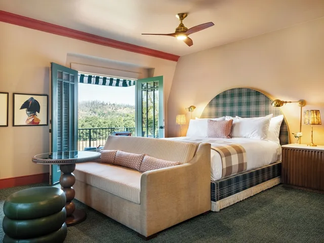 جناح بسرير كينج مع أريكة، Wine Country Inn 2/3