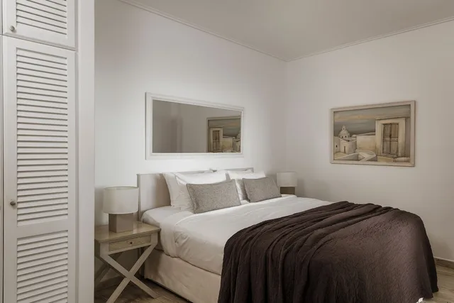 جناح بسرير كينج بإطلالة جزئية على البحر مع أريكة، Aqua Luxury Suites 4/10