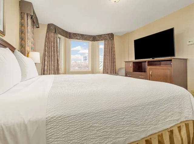 غرفة قياسية بسرير كوين لذوي الإعاقة، Holiday Inn Conference Ctr Edmonton South 2/7