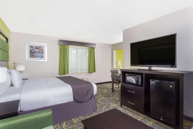 جناح بسرير كينج، AmericInn by Wyndham Delafield 3/3