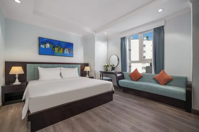 غرفة ديلوكس بسرير كينج بإطلالة جزئية على البحر، BlueSun Danang Beach Hotel 8/10