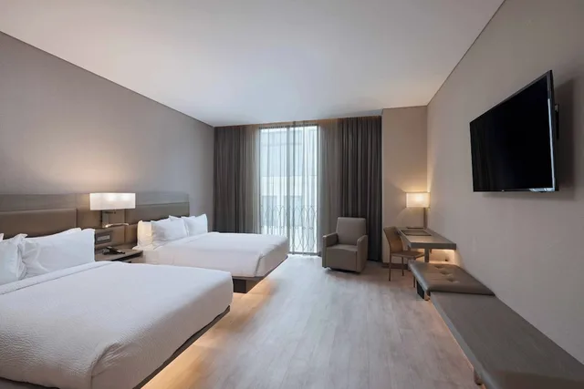 غرفة ديلوكس بسريرين مزدوجين بشرفة، AC HOTEL BY MARRIOTT GUATEMALA CITY 1/4