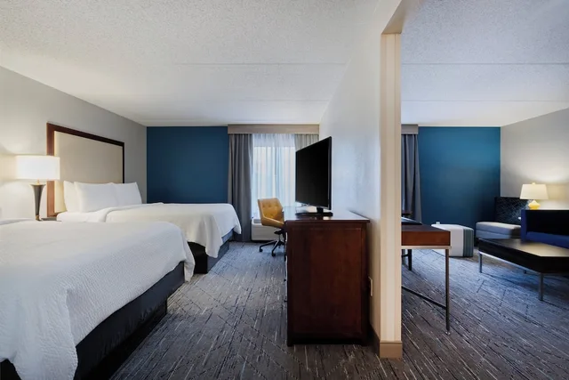 Standard, 2 Queen Beds, Accessible, Holiday Inn Express and Suites Cincinnati Riverfront, an IHG Hotel 6/8