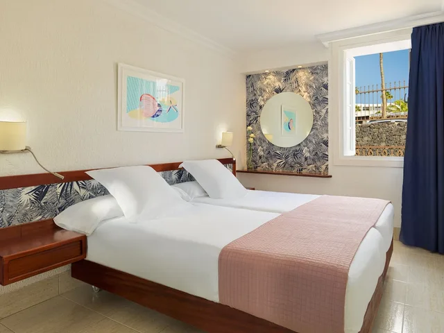 شقة بسريرين منفصلين بشرفة بغرفة نوم واحدة مع أريكة في طابق مرتفع، Plus Fariones Apartments 2/6