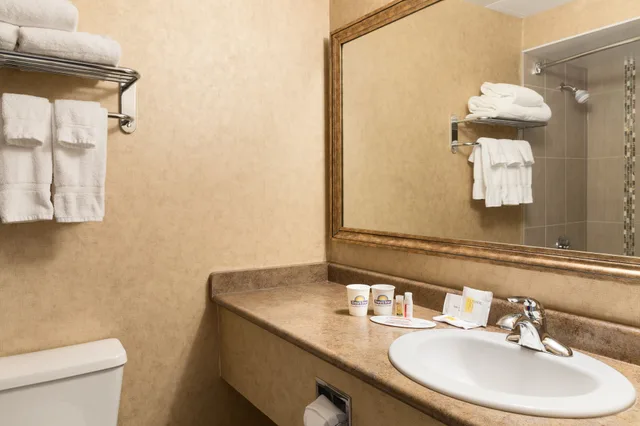 غرفة بسريرين كوين، Days Inn by Wyndham Cranbrook Conference Centre 3/3