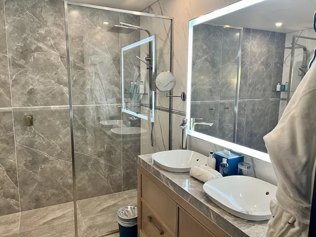 جناح ملكي بسريرين كينج، The Carlin Boutique Hotel 2/3
