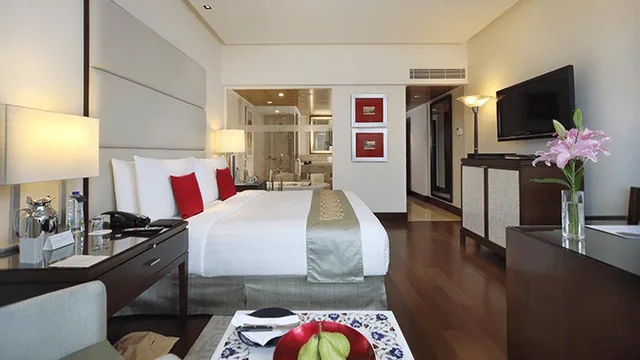 غرفة فاخرة، The Oberoi Mumbai 2/3