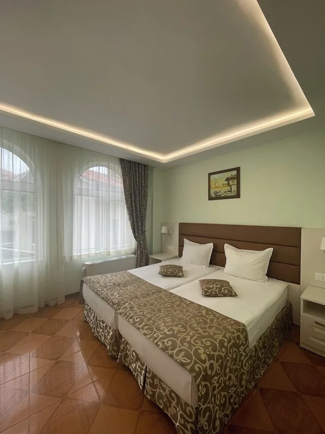 شقة أساسية بسرير كوين بإطلالة على المدينة بشرفة بغرفة نوم واحدة مع أريكة، Villa List 4/7
