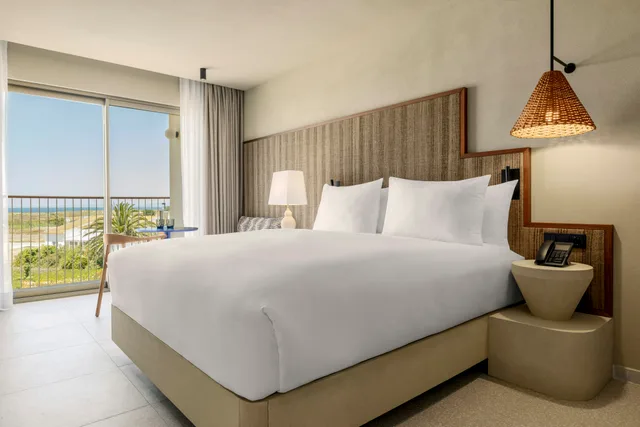 غرفة بسرير كينج بإطلالة على البحر، Amarello Hotel Praia Santo Andre, Tapestry Collection by Hilton 2/7