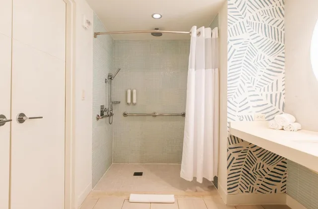 غرفة بسرير مزدوج، Eden Roc Miami Beach 4/4