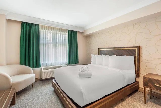 Upgrade, Efficiency, Queen Bed، Velora Hinton, an Ascend Hotel Collection 1/4