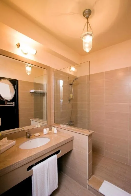 Junior Suite, Queen Bed, Garden view, JAZ Makadina 2/2
