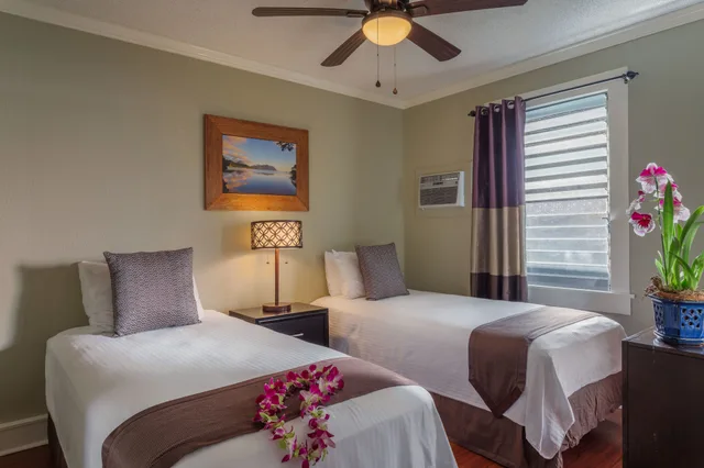 2 Bedrooms, Cottage, King and Twin Beds, Water Front, Kitchenette، Paradise Bay Resort 4/9