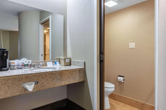 غرفة بسرير كوين، Rodeway Inn Tuscaloosa near University 5/7