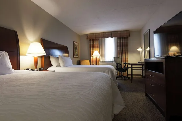 Evolution, 2 Queen Beds، Hilton Garden Inn Bangor 1/3