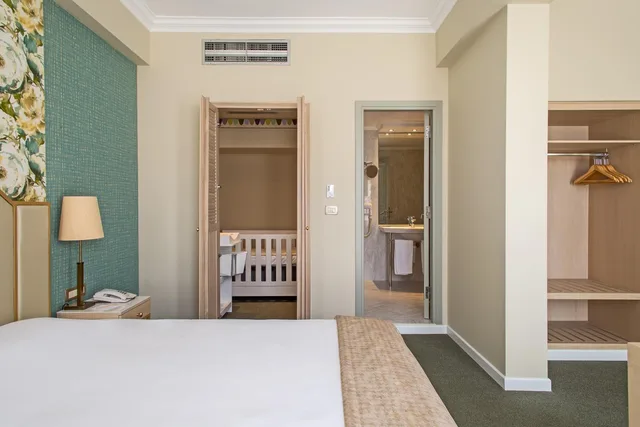 Baby Room, King Bed، Stratos Hotel Athens, Vassilicos House of Hospitality 4/10