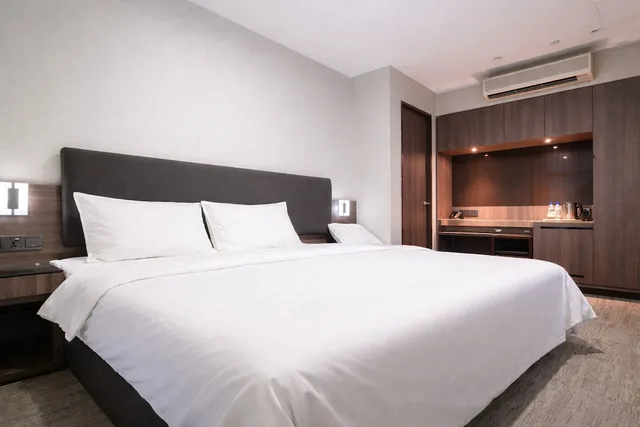 غرفة ديلوكس عائلية بسرير كوين وسرير فردي، Amrise Hotel Kitchener 2/5