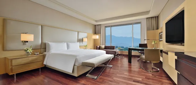 جناح فاخر بحوض استحمام، Jw Marriott Hotel Chandigarh 8/10