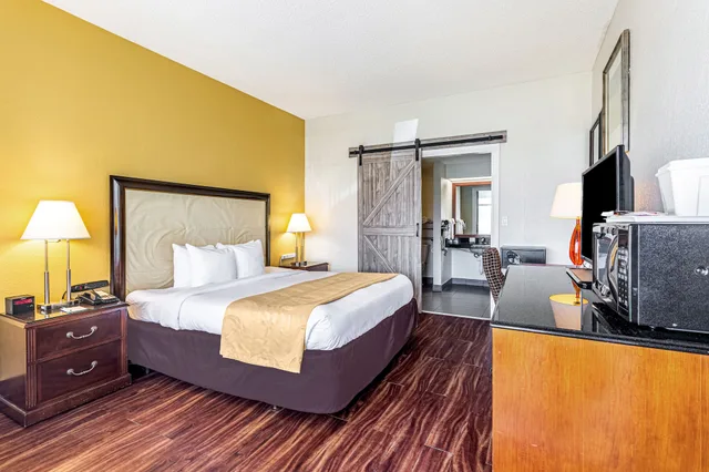 غرفة بسرير كينج لذوي الإعاقة، Quality Inn Boca Raton University Area 3/5