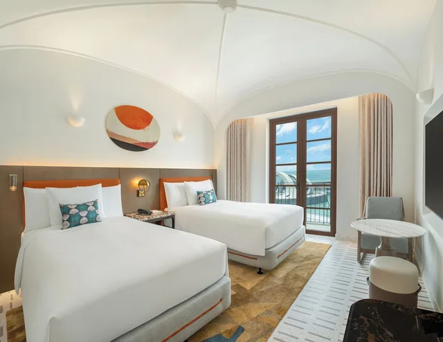 غرفة عائلية بسريرين كينج، La Festa Phu Quoc, Curio Collection by Hilton 2/3