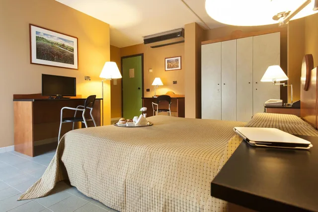 غرفة بسرير كوين، ATHENAEUM 10/10