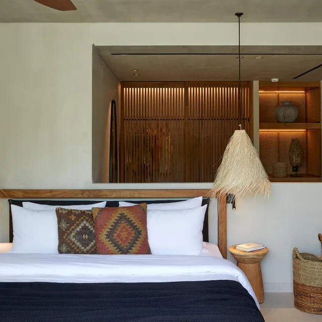 جناح، The Syntopia Hotel 2/10