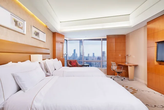 غرفة تنفيذية بسرير مزدوج بإطلالة على البحيرة، The Westin Nanjing Xuanwu Lake 1/8