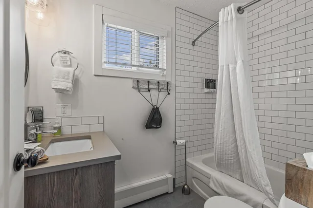جناح بسرير كوين، Lamphouse Hotel 4/5
