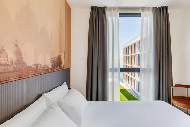 غرفة مزدوجة بسرير كينج بإطلالة، B&B HOTEL Venice Laguna 1/10