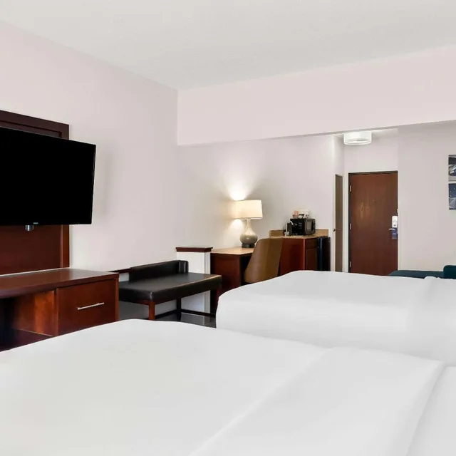 جناح بسرير كوين، Holiday Inn Express & Suites Southfield - Detroit 2/6