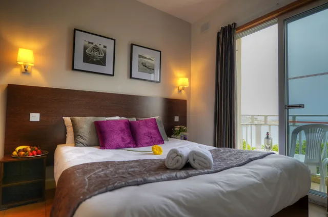 Room, Single, Double Bed, Sea View, Carlton Hotel Malta 1/9
